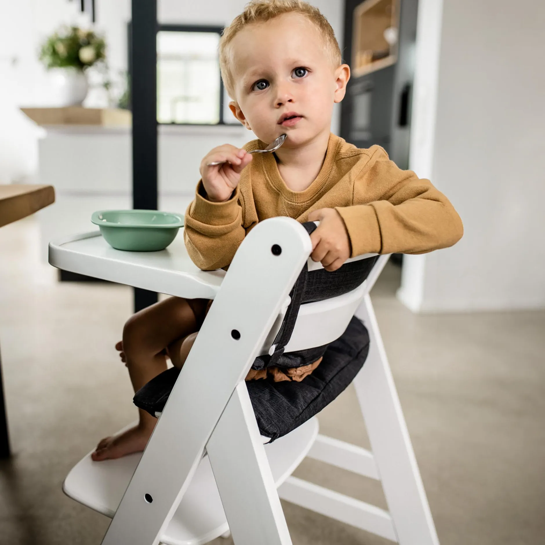 hauck Beta+ White mit Sitzauflage Anthrazit* Treppenhochstühle