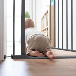 hauck Clear Step Autoclose 2 Black 75-80 cm* Tür- & Treppenschutzgitter