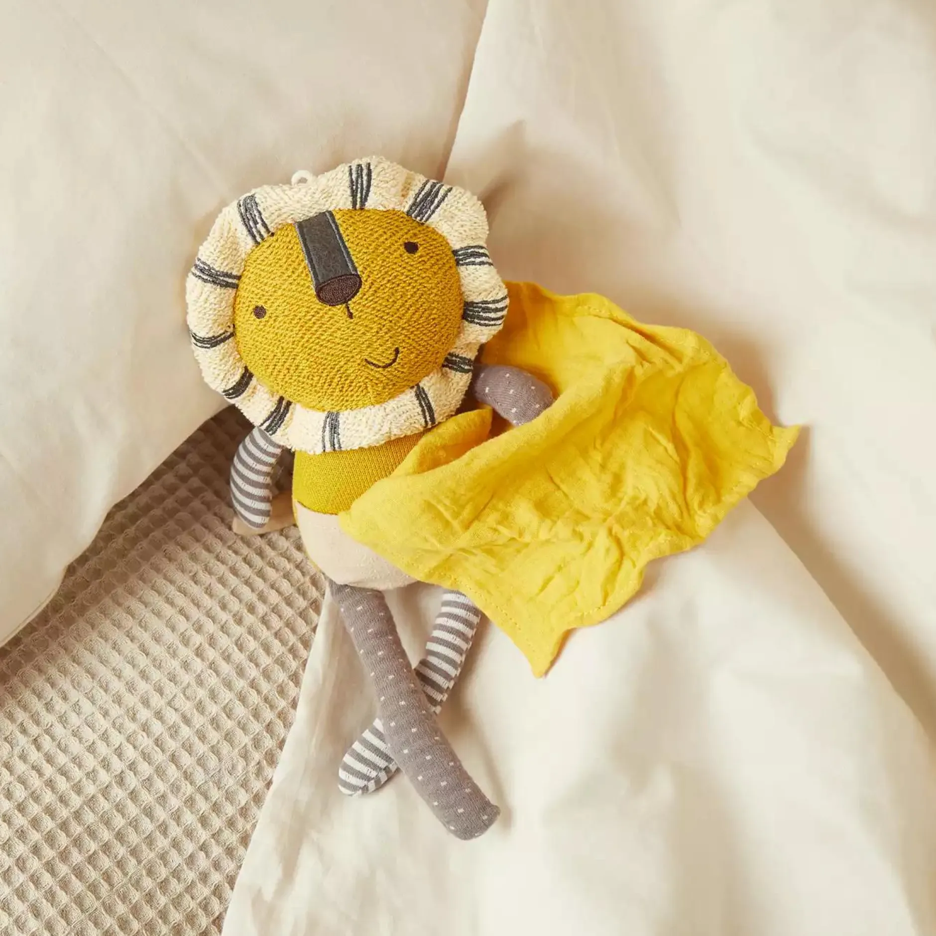 bieco Löwe mit Tuch* Kuscheltiere