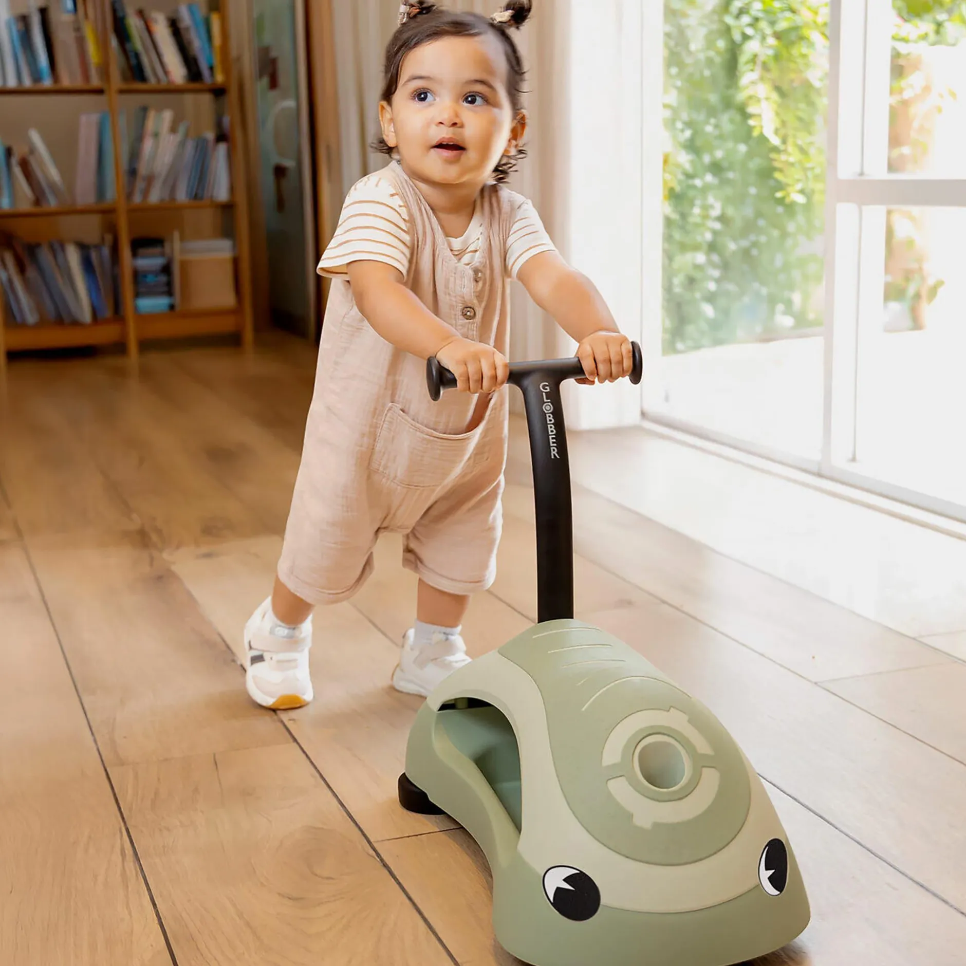 GLOBBER WALK N’ ROLL 2in1 ECO Pistazie*Kinder Lauflernwagen